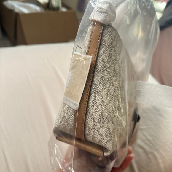 MICHAEL KORS Jet Set Small Two-Tone Logo MK Crossbody Bag In Deer Multi NWT - Picture 8 of 10